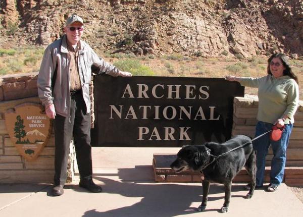 Joe, Mary & Moon @ Arches National Park sign, 2009 (2)